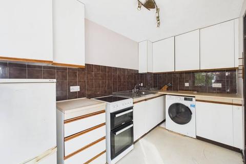 2 bedroom apartment for sale, Foxwood Close, Feltham, Middlesex, TW13