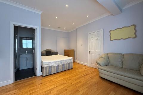 Studio for sale, Upper Richmond Road, London SW15