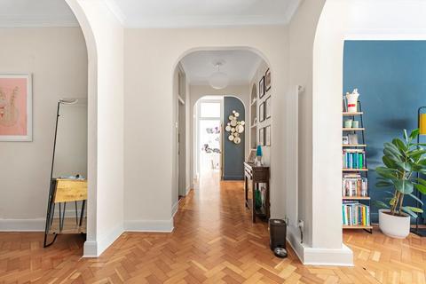 2 bedroom flat for sale, Richmond Road, East Twickenham TW1