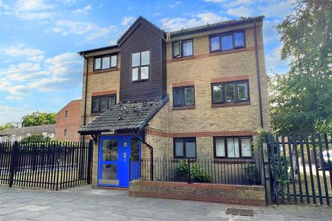 Maldon Close, Stratford