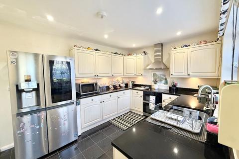 5 bedroom detached house for sale, Coker Road, Canvey Island