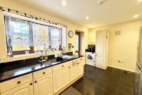 5 bedroom detached house for sale, Coker Road, Canvey Island