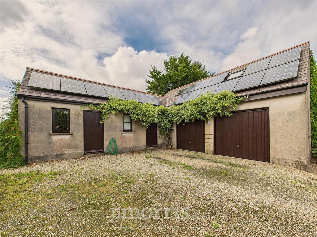 Double Garage/Workshop
