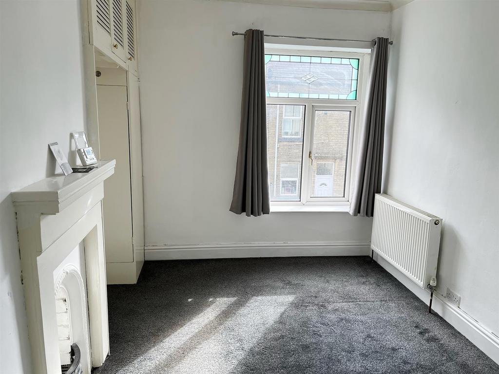 Bedroom 1.jpg