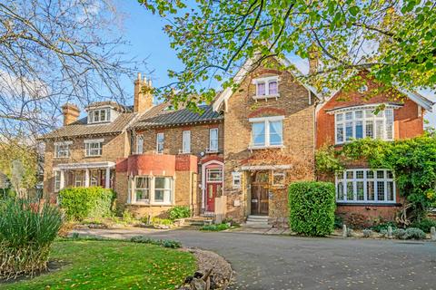 4 bedroom terraced house for sale, Broom Close, Teddington, Middlesex, TW11