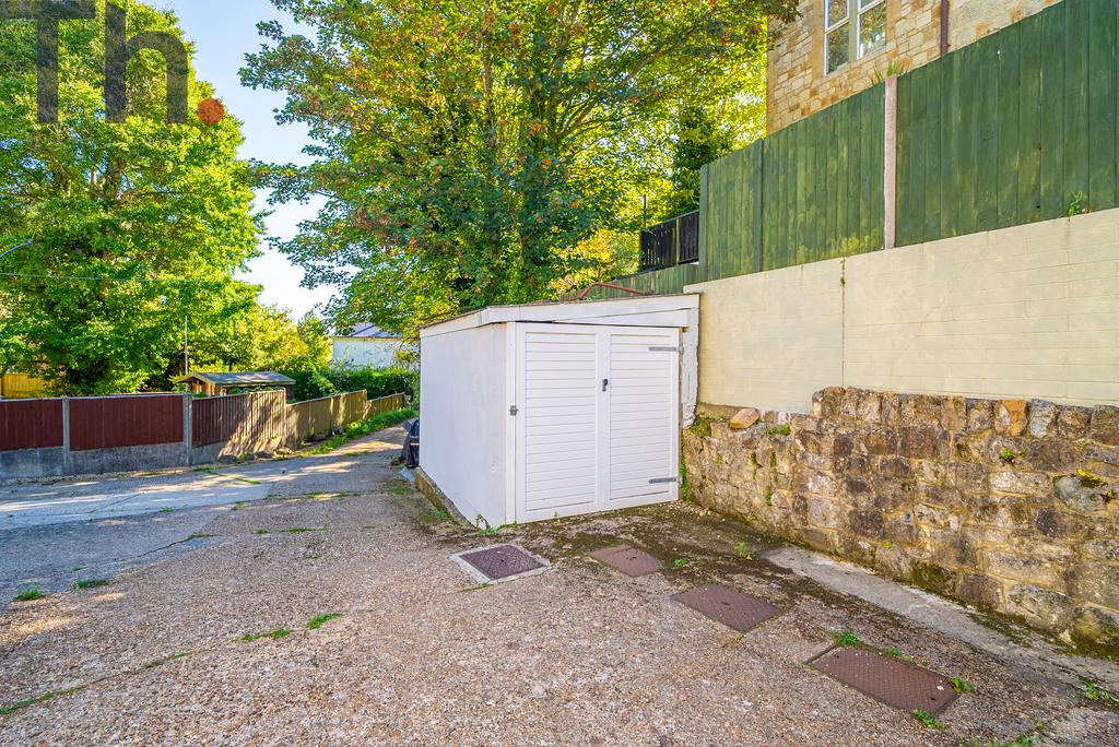 Garage & Parking