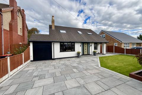 4 bedroom detached house for sale, School Road, Thornton FY5