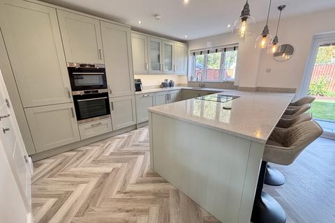 4 bedroom detached house for sale, School Road, Thornton FY5