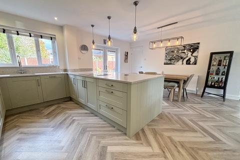 4 bedroom detached house for sale, School Road, Thornton FY5