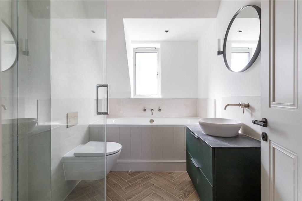 Bath/Shower Room