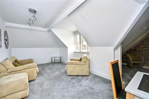 3 bedroom flat for sale, Arlington Road, Eastbourne