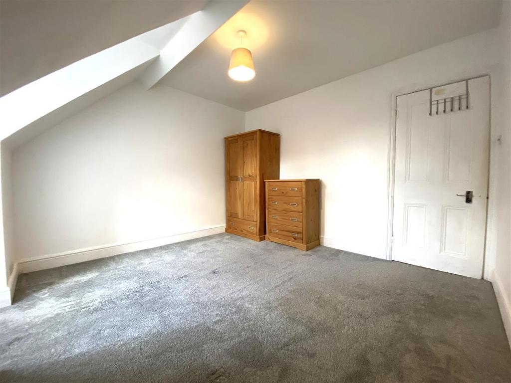 Bed 3.jpg