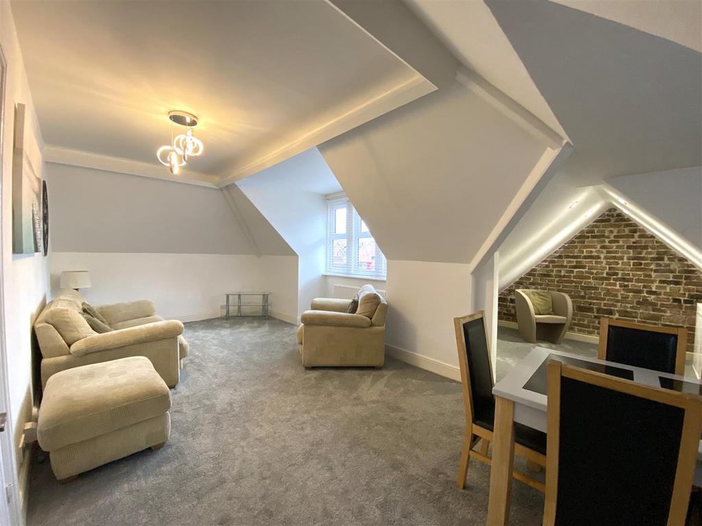 Lounge 1.jpg