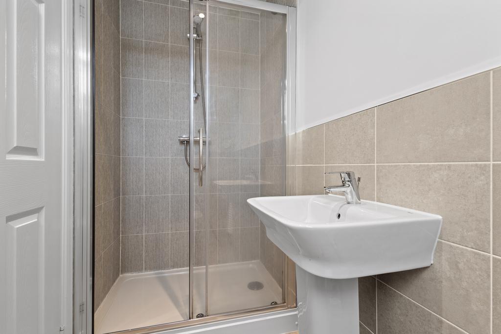 Primary en suite 2