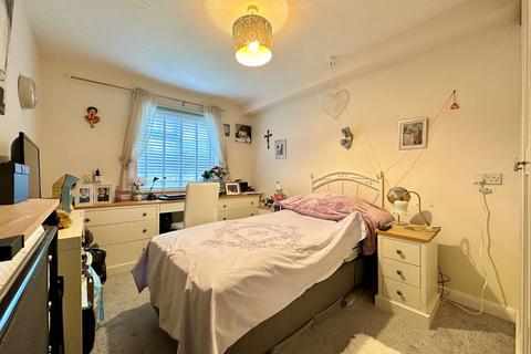 1 bedroom flat for sale, Outwood Common Road, Billericay CM11