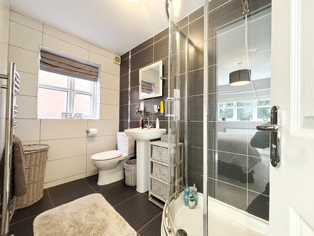 En-suite to master