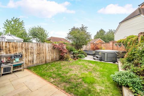 1 Rouse Close, Weybridge, KT13 9DH