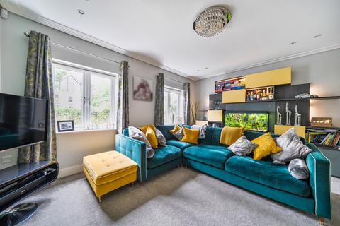 1 Rouse Close, Weybridge, KT13 9DH