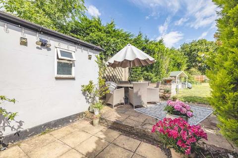 69 Thorney Mill Road, Iver, SL0 9AH