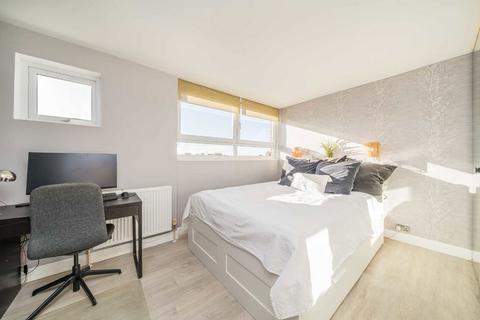 2 bedroom flat for sale, Richmond Park Road, Kingston Upon Thames KT2