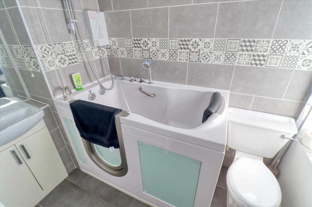 En-Suite Bathroom