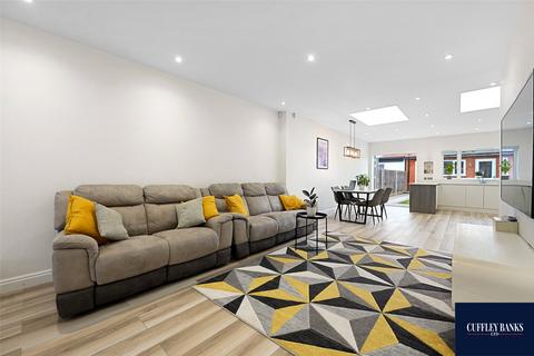 11 Brooklands Drive, Perivale, Greenford, UB6 7AU