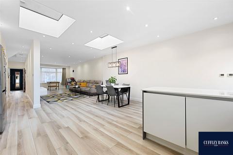 11 Brooklands Drive, Perivale, Greenford, UB6 7AU