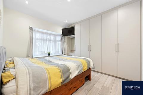 11 Brooklands Drive, Perivale, Greenford, UB6 7AU