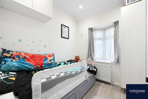 11 Brooklands Drive, Perivale, Greenford, UB6 7AU