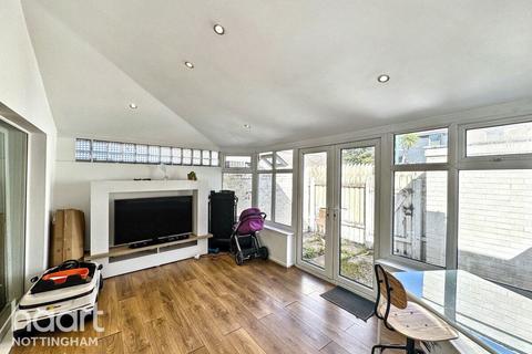 10 Thomas Close, Nottingham, NG3 1PA
