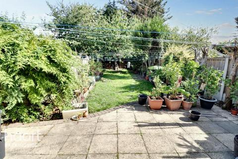 Spearpoint Gardens, Newbury Park