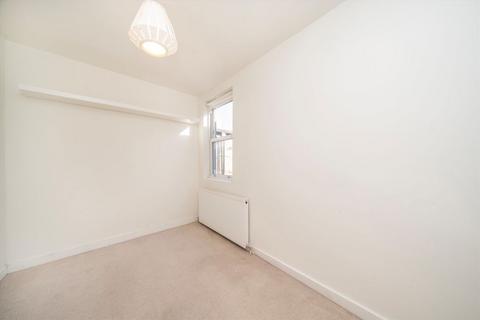 2 bedroom flat for sale, Chatsworth Gardens, London W3