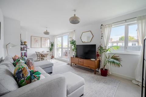 1 bedroom flat for sale, Limerick Close, Balham, London, SW12