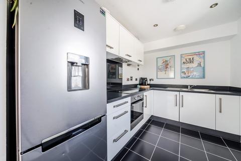 1 bedroom flat for sale, Limerick Close, Balham, London, SW12
