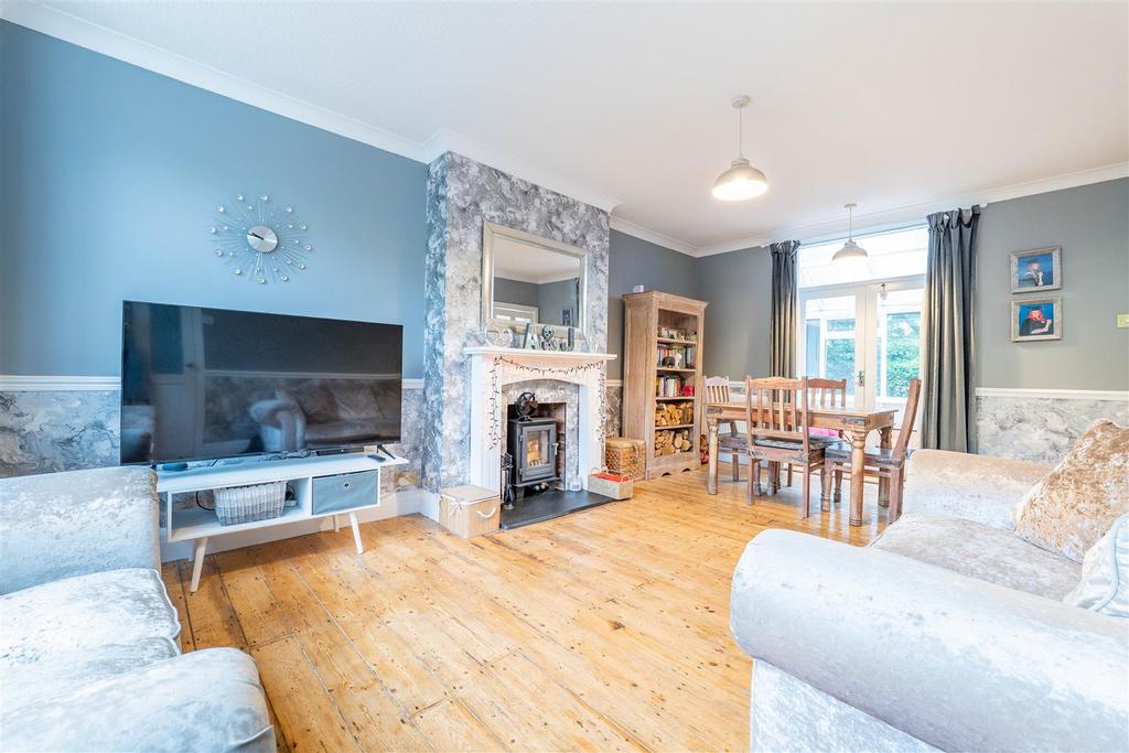 Lounge/Dining Room