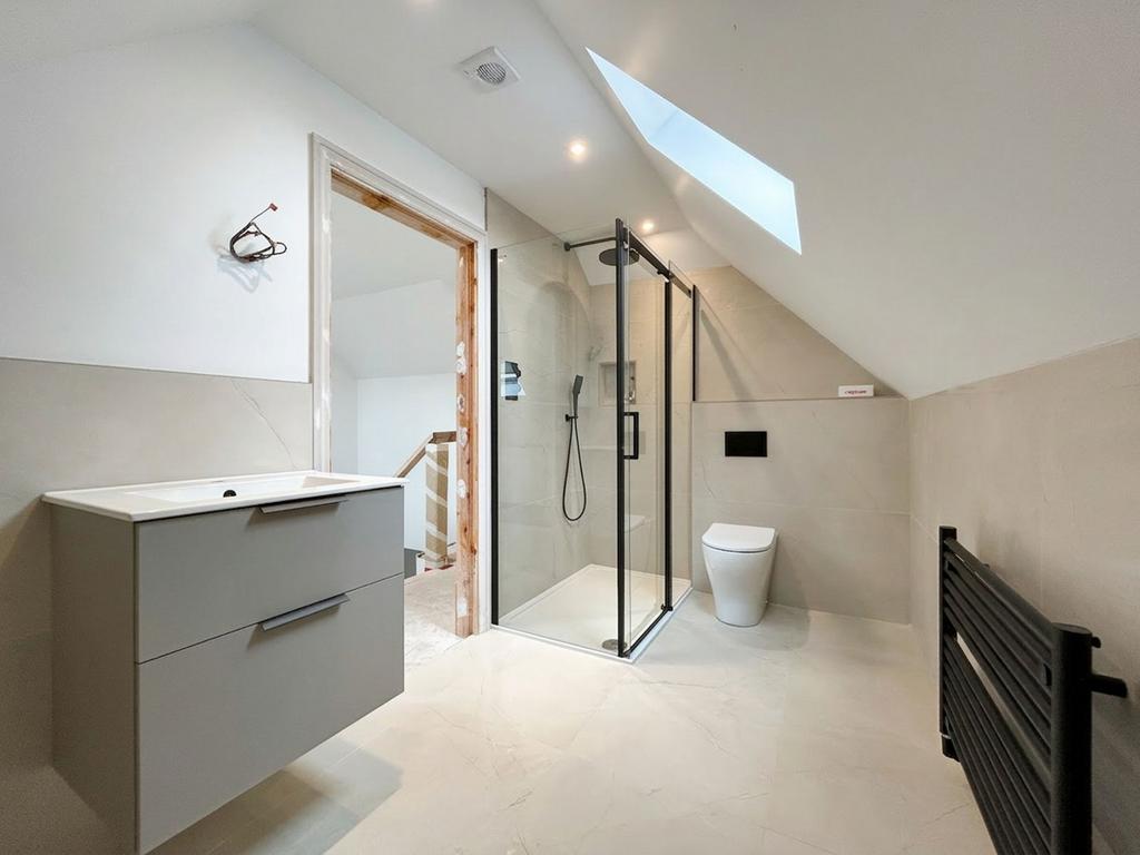 2nd Floor Bathroom