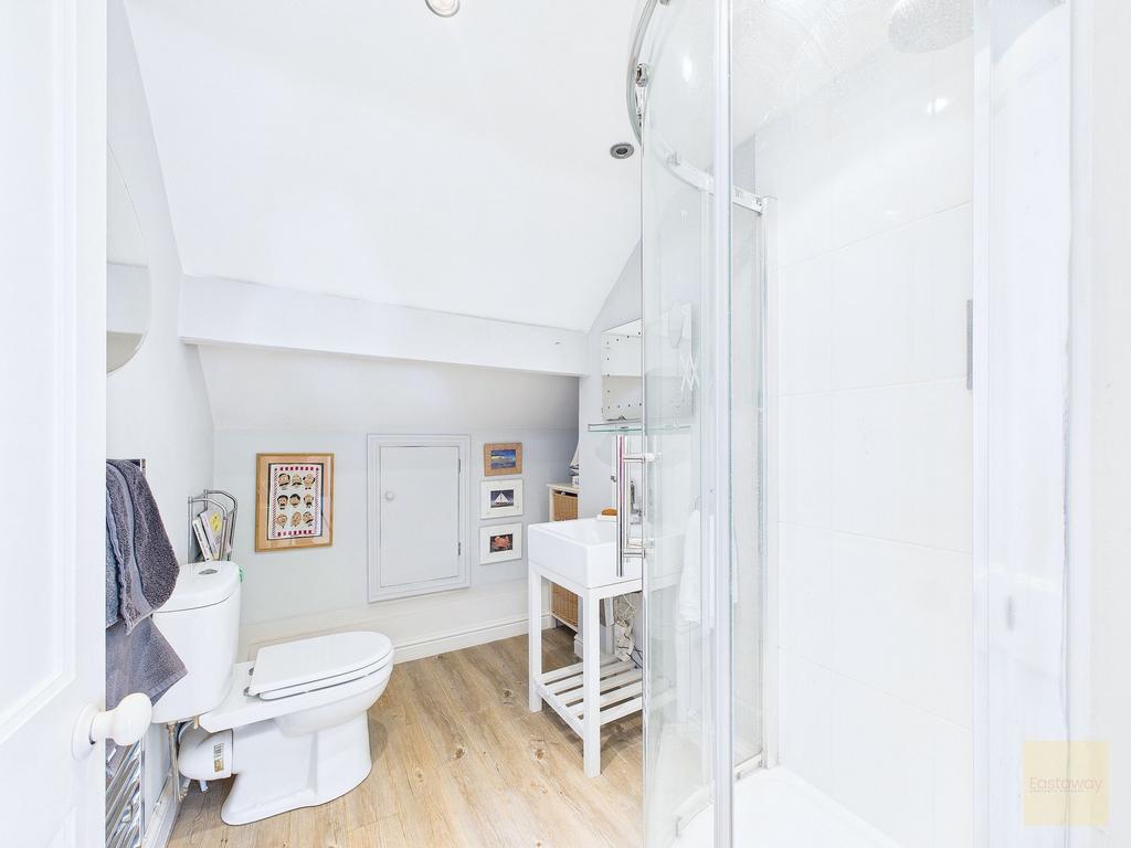 Bedroom 3 / Guest Bathroom