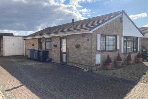 3 bedroom detached bungalow to rent, Shillbrook Avenue,  Carterton,  OX18