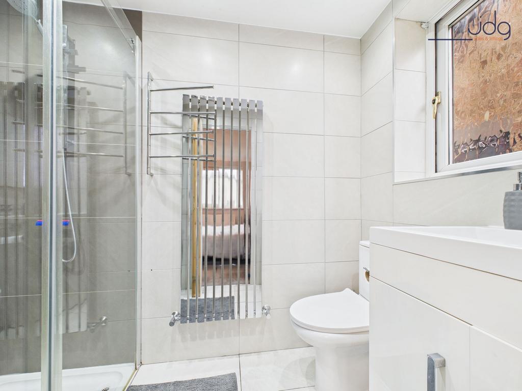 En-Suite Shower