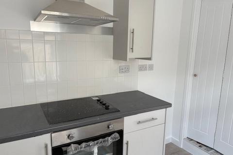 2 bedroom house to rent, Commercial Street, Risca,
