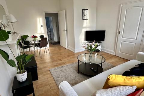 2 bedroom apartment to rent, Warwick Road, London SW5