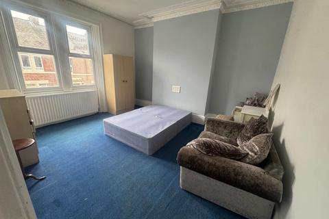 3 bedroom flat to rent, Tamworth Road, Newcastle upon Tyne NE4
