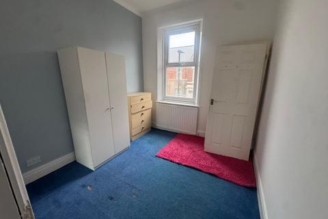 3 bedroom flat to rent, Tamworth Road, Newcastle upon Tyne NE4