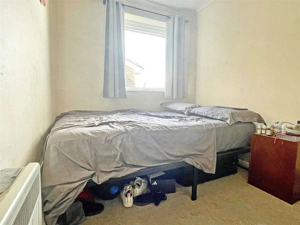 Bed2.jpg