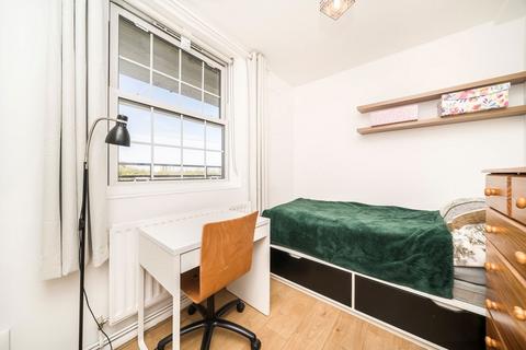 2 bedroom flat for sale, Doddington Grove, London SE17