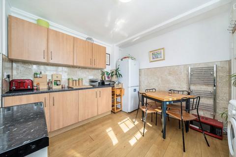 2 bedroom flat for sale, Doddington Grove, London SE17