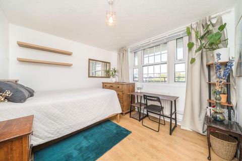 2 bedroom flat for sale, Doddington Grove, London SE17