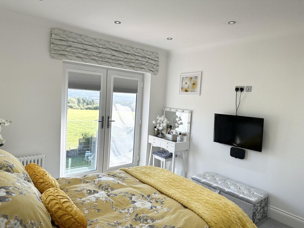 Master Suite with ensuite & dressing room