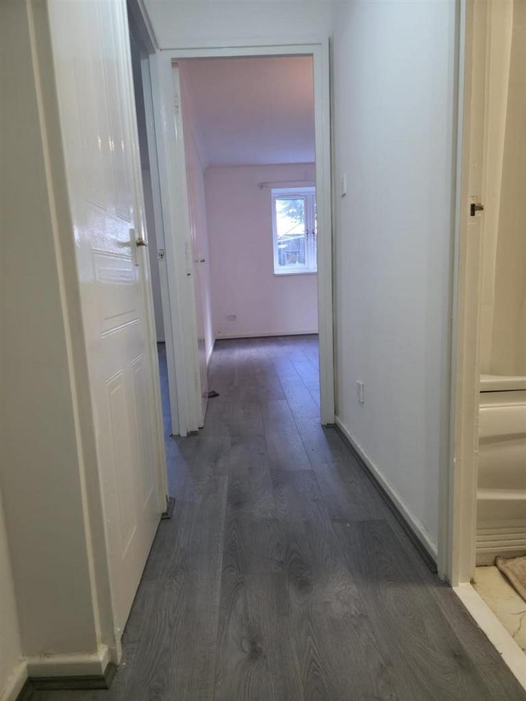 Hallway pic1.jpg
