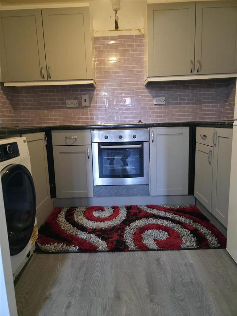 Kitchen pic2.jpg